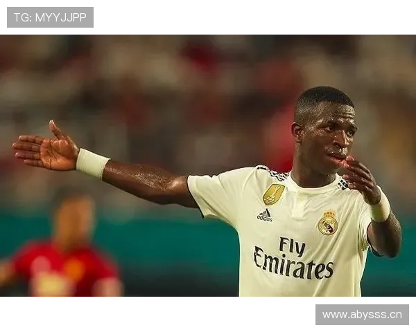 维尼修斯与罗比尼奥早期风格模板及后续发展差异解析