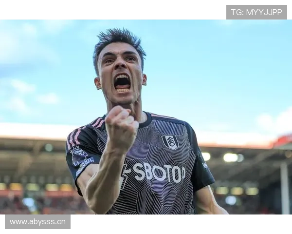 厄德高 vs 克罗斯：传控风格与节奏掌控差异