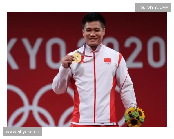 吕小军家里冰箱贴全是奖牌，电费单比我的工资还高