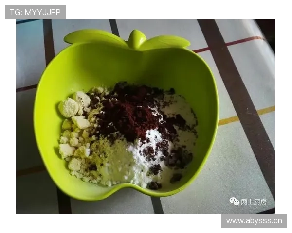 贝林厄姆家的冰箱里居然只放蛋白粉和冰水